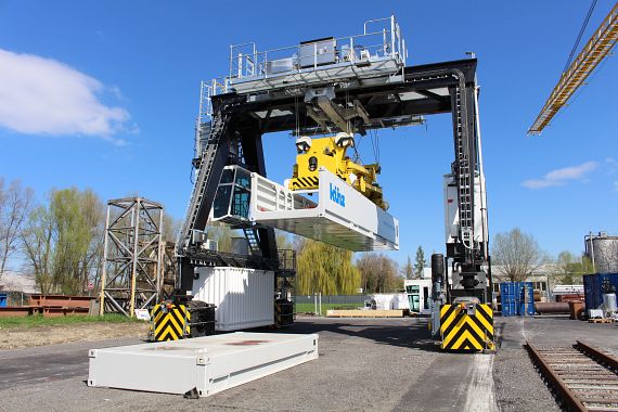 heavy duty crane industry