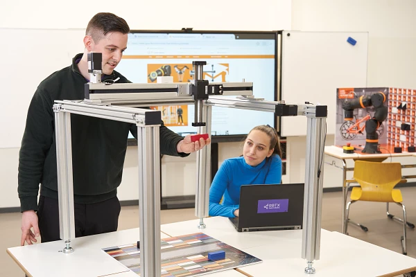 Practical robot training | igus Singapore