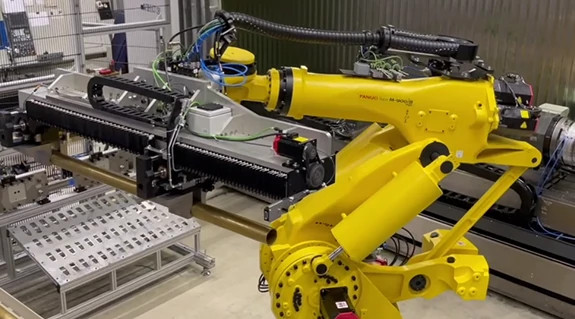 Robot equips processing centre