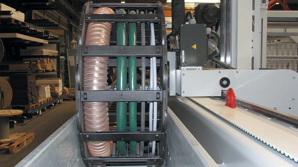 Łańcuch energetyczny z kablami chainflex