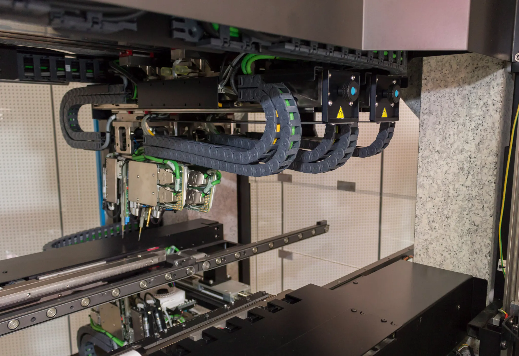 Energetické řetězce podporující ESD v zařízení SPEA 4080