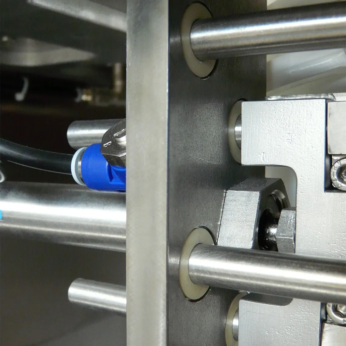 容器の分別に、イグリデュールすべり軸受を使用