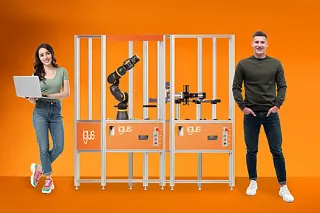 robocube with students