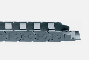 Cable management with energy chains