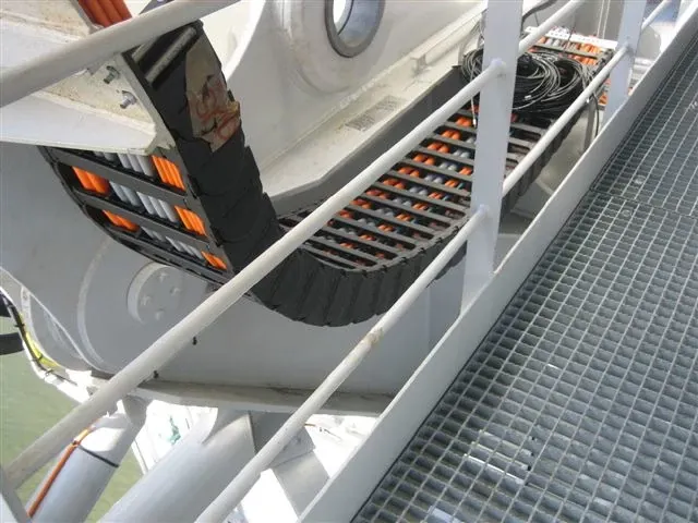 E4.1 e-chain® for adjusting the tensioner on the pipe diameter