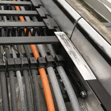 Glide pad adapter clips for the transition between glide pad and glide bar