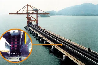 Energiekette am Schiffskran